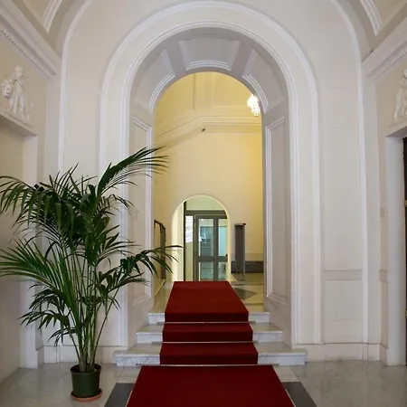 Luxury Theatre *